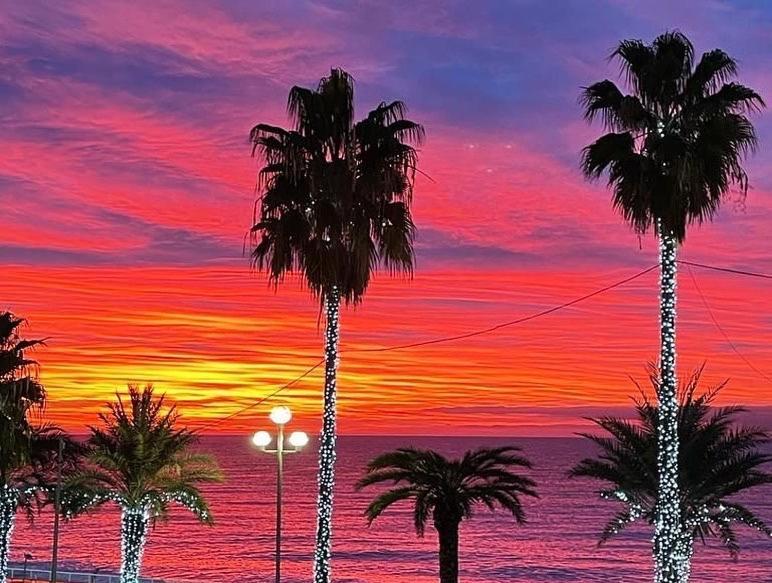 Apart-a-nice : A Breathtaking View On The Sea